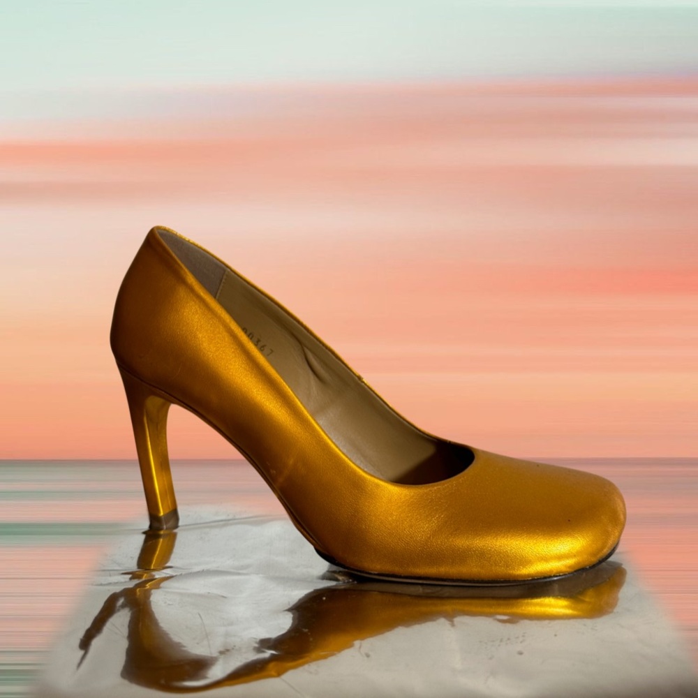 🚨3 DAY SALE 25% OFF‼️ 
Dries Van Noten Molten gold pumps! Sz 8! Never worn!